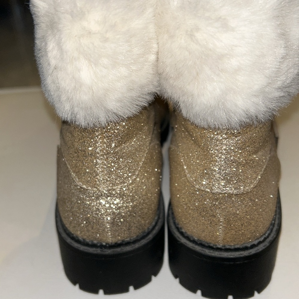 Katy Perry Gold Glitter Ivory Faux Fur Boots EUC sz 7 - Picture 4 of 8